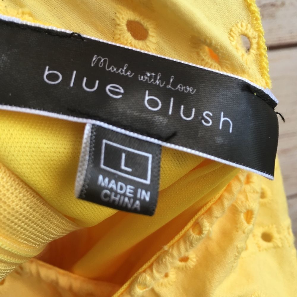 BLUE BLUSH EYELET ROMPER IN YELLOW - Picture 3 of 6